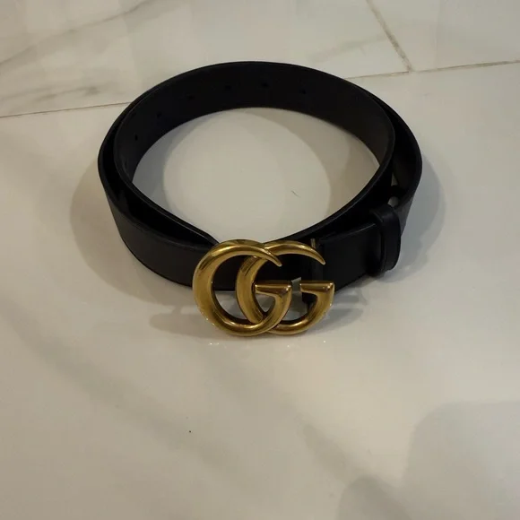Gucci Black and Gold Leather Belt with Iconic GG Buckle - Picture 1 of 2